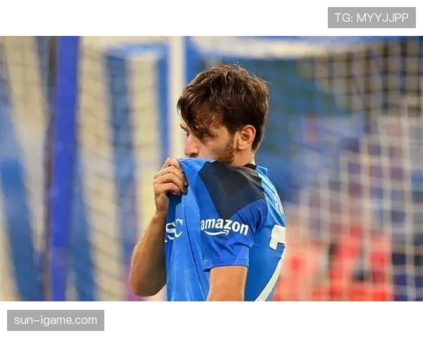 莱奥强强对话：揭秘足球巨星背后的心路历程与职业挑战