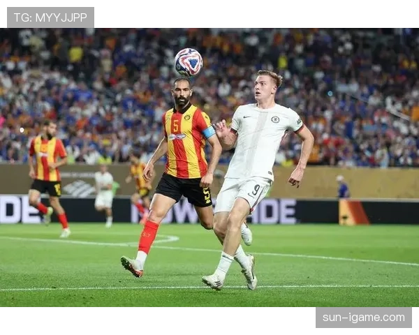 足球新星崭露头角,持续提升的表现引发关注与期待 足球新星崭露头角,持续提升的表现引发关注与期待